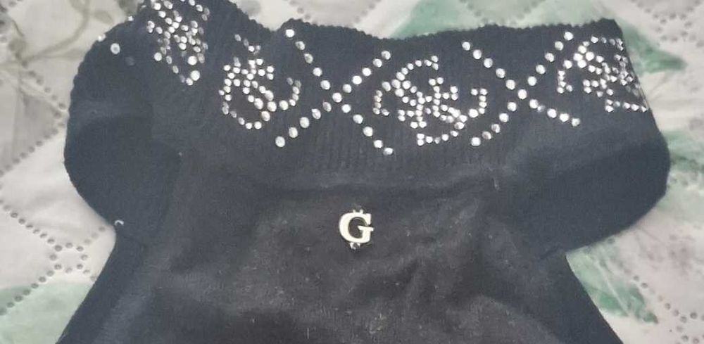 Top Guess preto