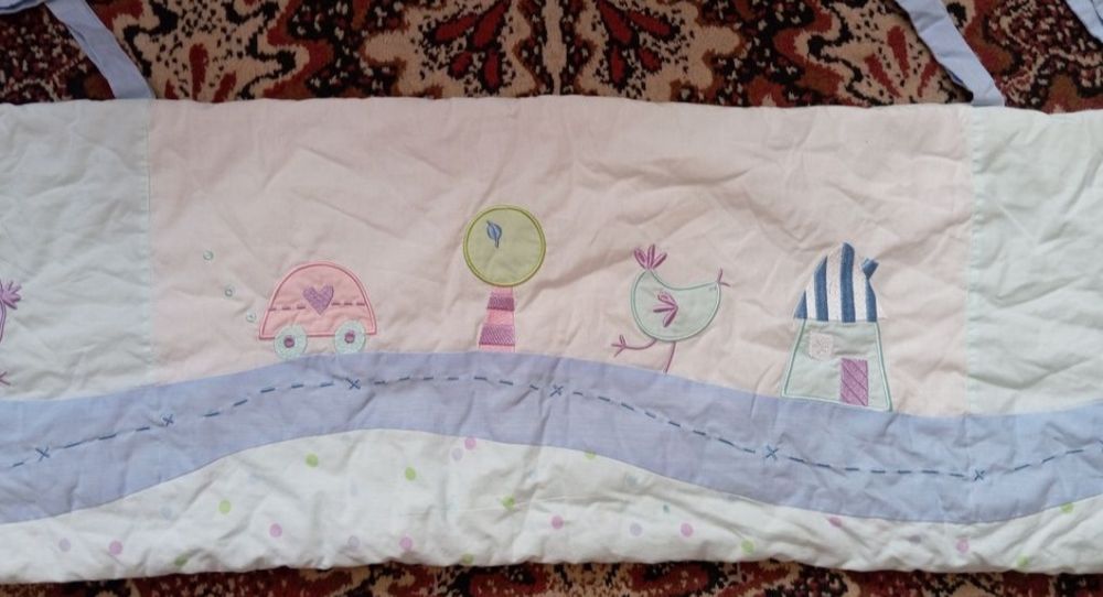 Бортик в дитячу кроватку