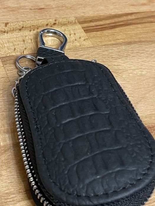 Etui na klucz pilot do auta z krokodylem na klucze