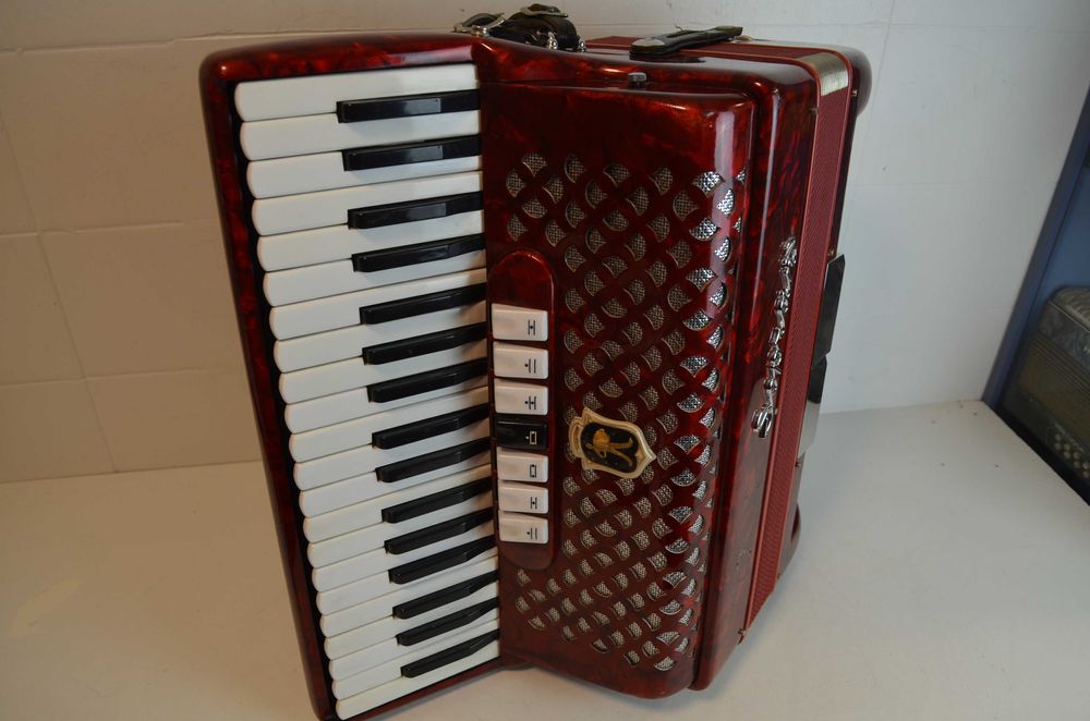 Acordeon Paolo Soprani 3 Voz 96 Baixos. N334
