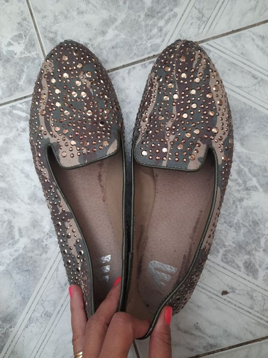 Piękne baleriny materiałowe moro w złote dżety 40