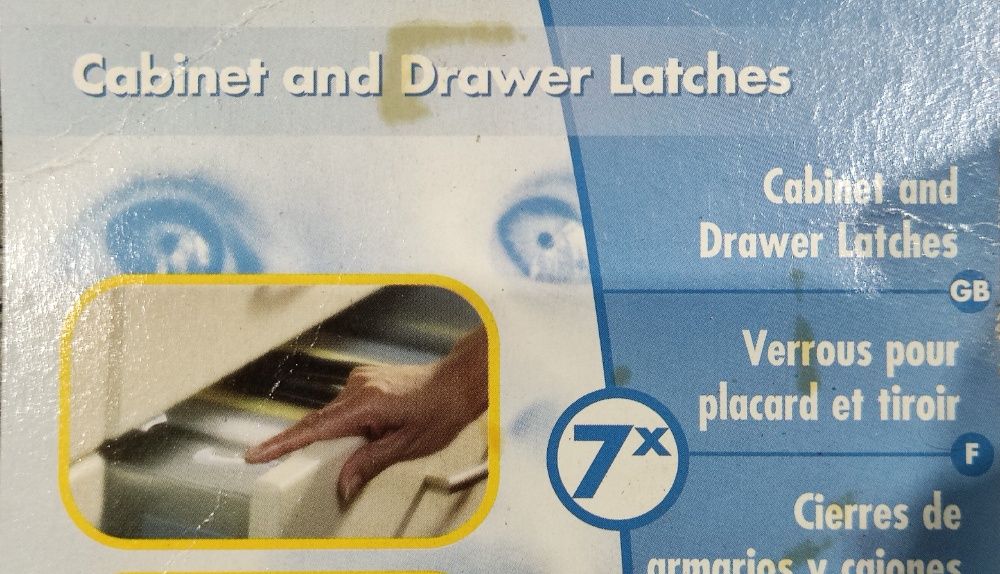 proteções para impedir crianças abrir portas gavetas