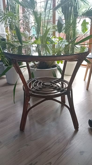 Stolik z naturalnego rattanu