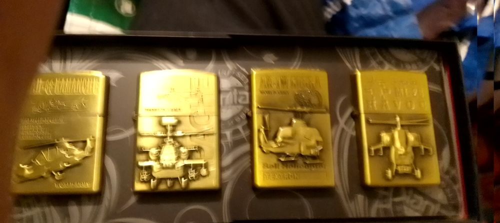 isqueiros tipo Zippo novos e em caixa de 4 unidades