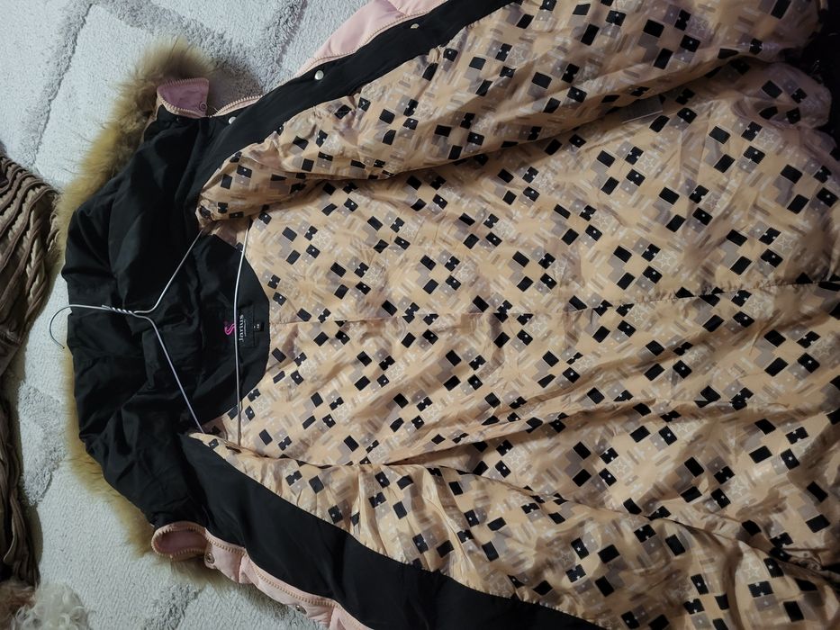 Зимній жіночий пуховик