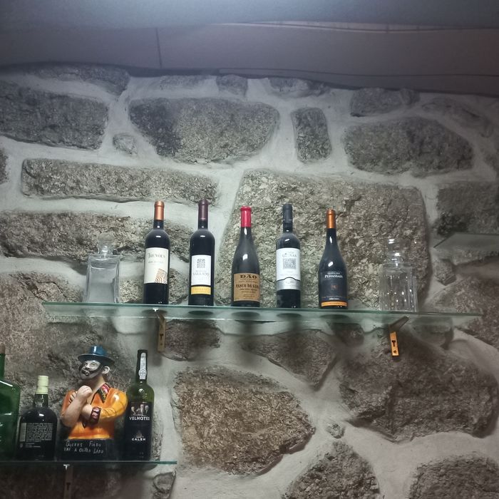 Prateleiras de café em alumínio  dourado e vidro