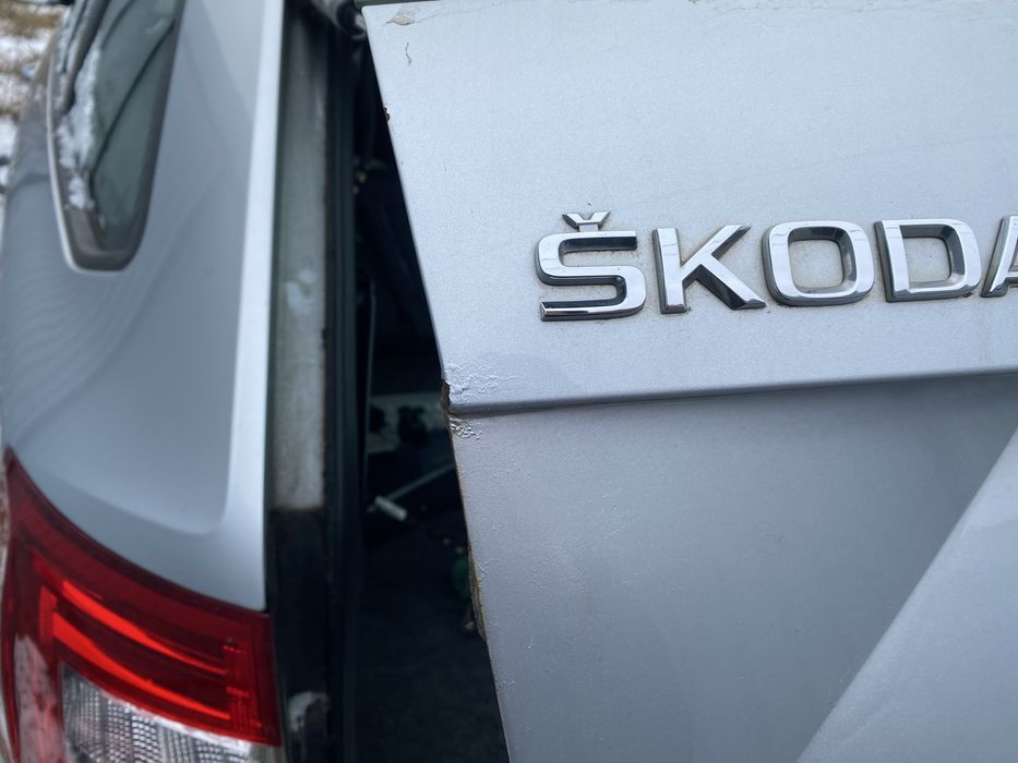 Ляда кришка багажника Skoda Oktavia A7 Шкода Октавія А7