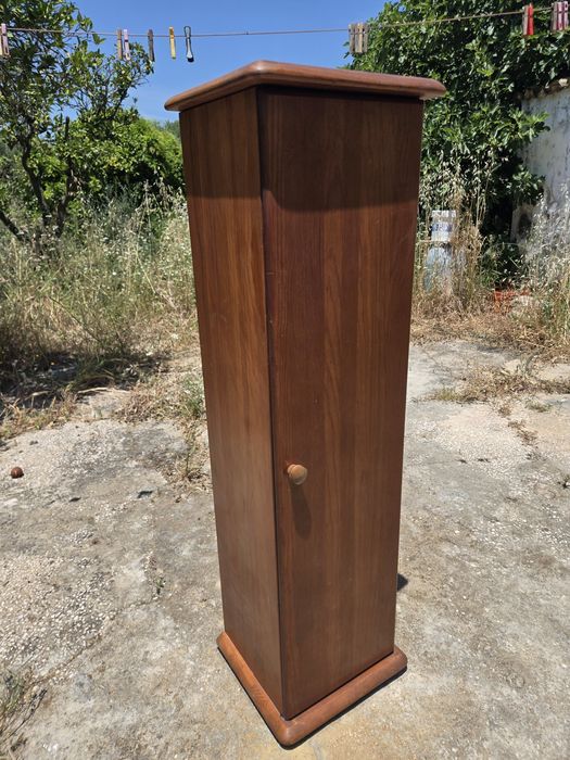 Móvel de arrumo Cerne