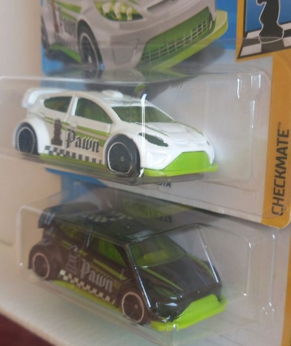 Conjunto 2 - 12 ford fiesta hot wheels