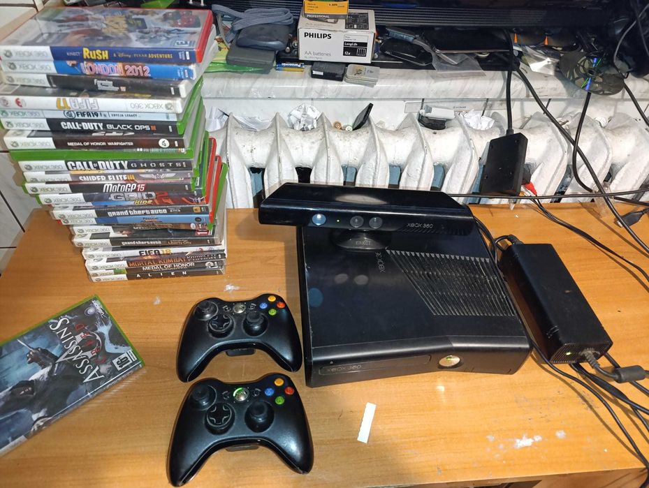 Zestaw Xbox 360 2 pady Kinect i 25 gier