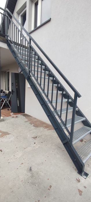 Schody metalowe zewnętrzne i wewnętrzne klatka schodowa Wysoka Jakość