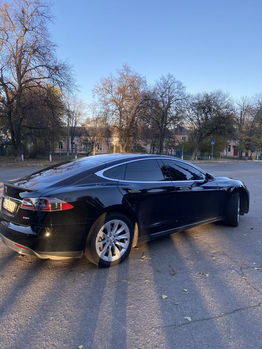 Tesla model S P85+