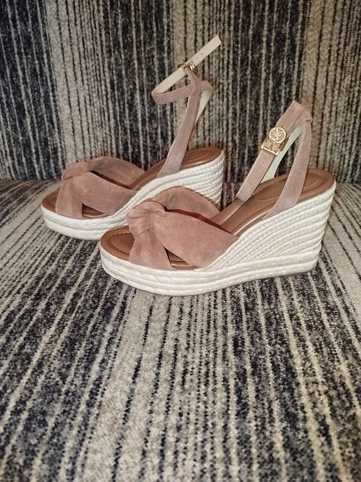 Buty na koturnie
