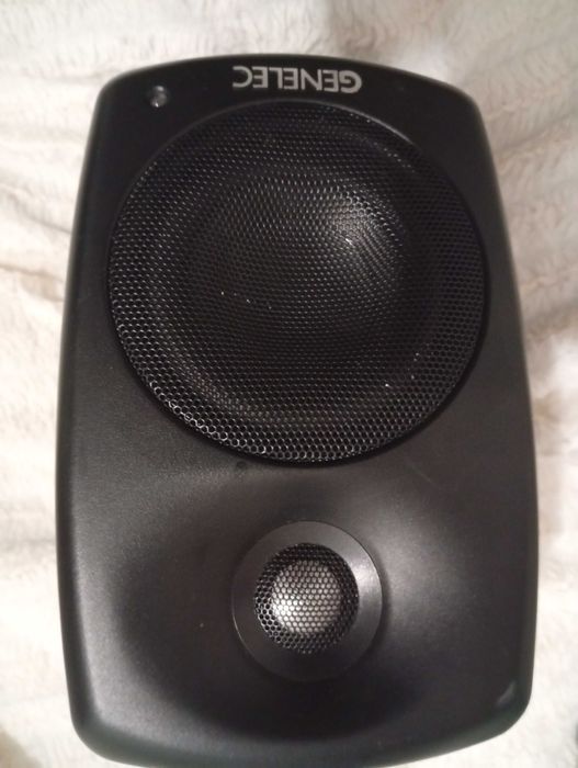 Cluna genelec muito bom estado