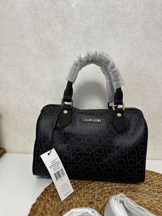 Сумка Calvin Klein CK barrel E7090