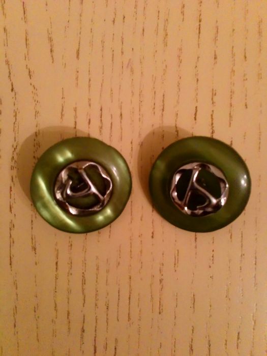 Продам пуговиці.