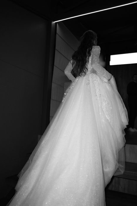 Весільна сукня Armonia зі шлейфом