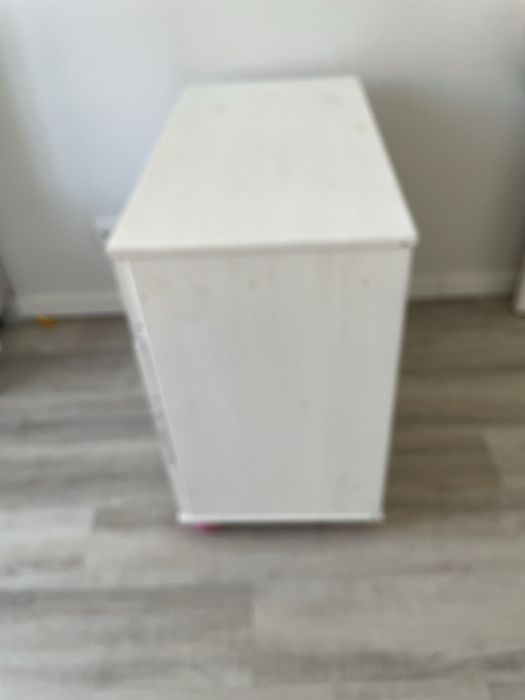 Comoda de madeira para criança