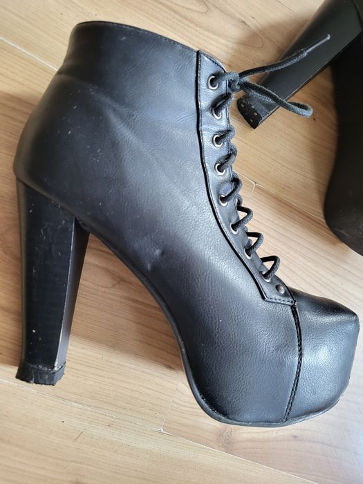 Buty lity na obcasie