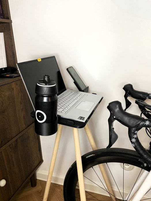 stolik trójnóg tripod laptop trenażer zwift wahoo elite