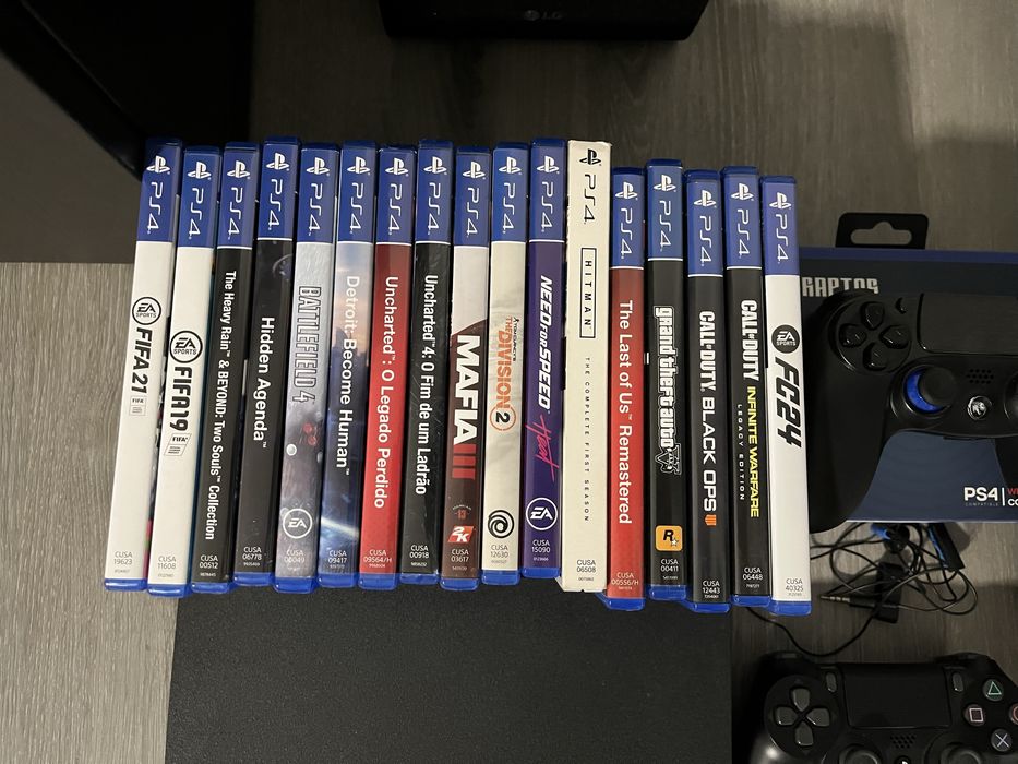 Playstation 4 com jogos e acessórios