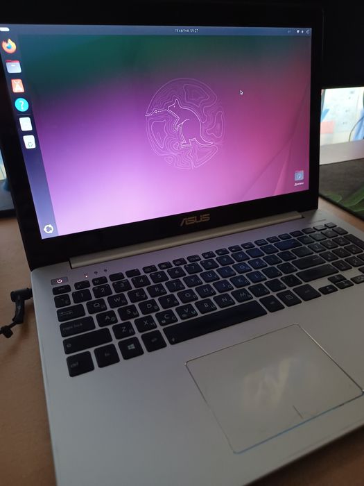 Laptop z cyrylicą Asus Vivobook S551L
