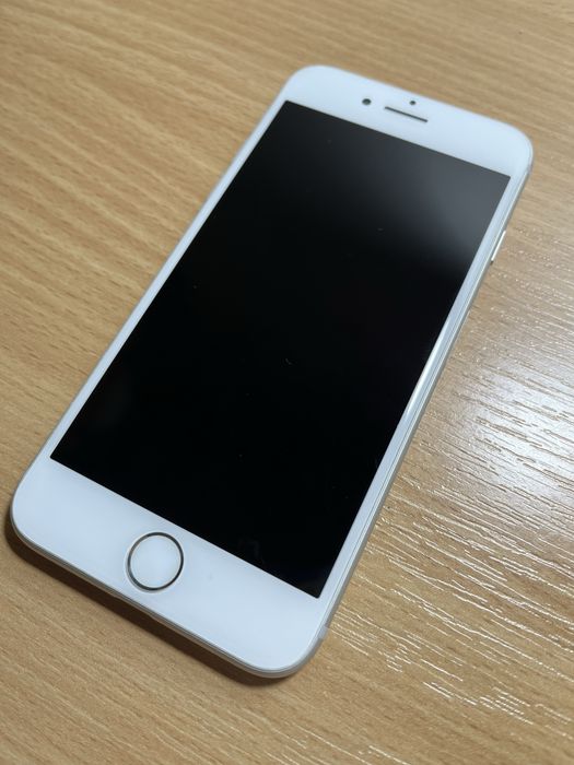 iPhone 7 Silver під ремонт або на запчастини (ідеальний екран та корпус)