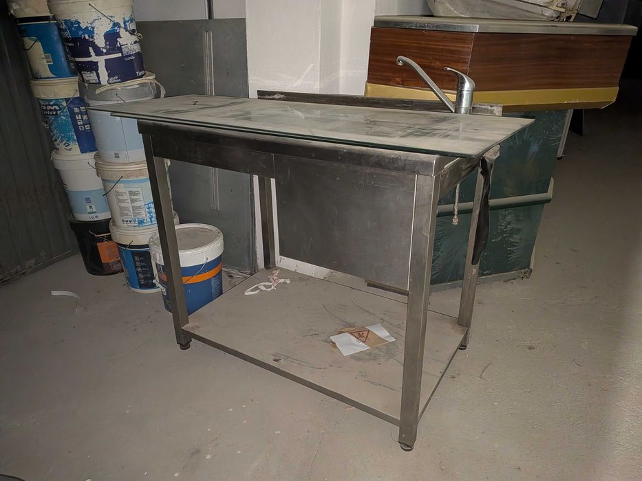Balcão e vitrine inox refrigerados com Bancada inox