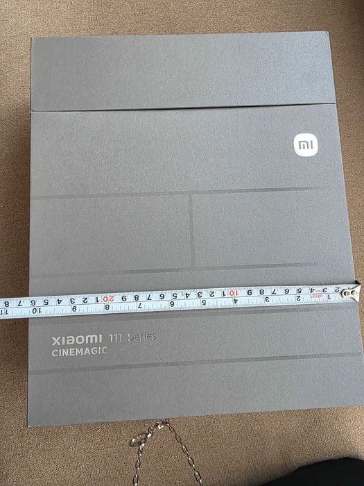 karton po gadżetach MI