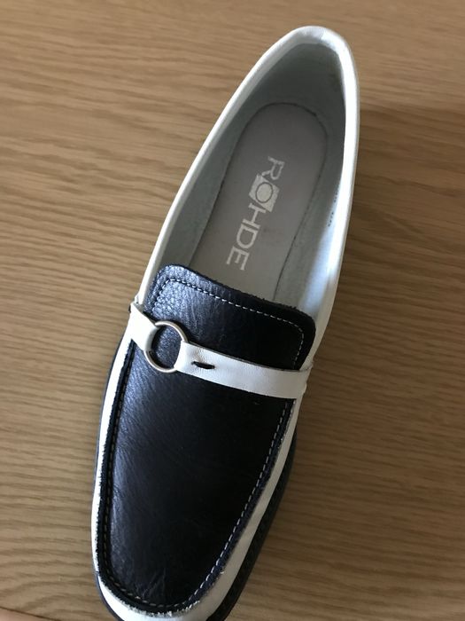 Шкіряні нові туфлі