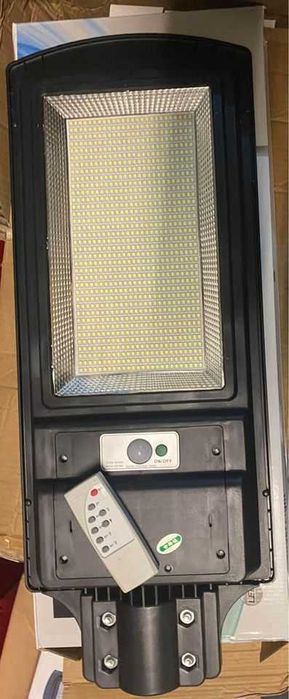 Holofote Led com bateria e painel solar