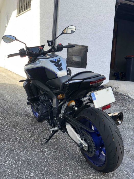 Yamaha MT 09 SP Akrapovic réplica + Extras