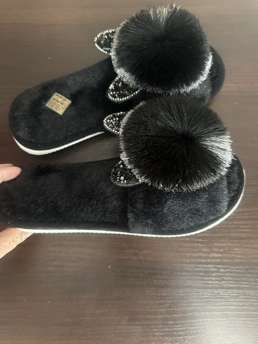 Продам жіночі кімнатні капці.