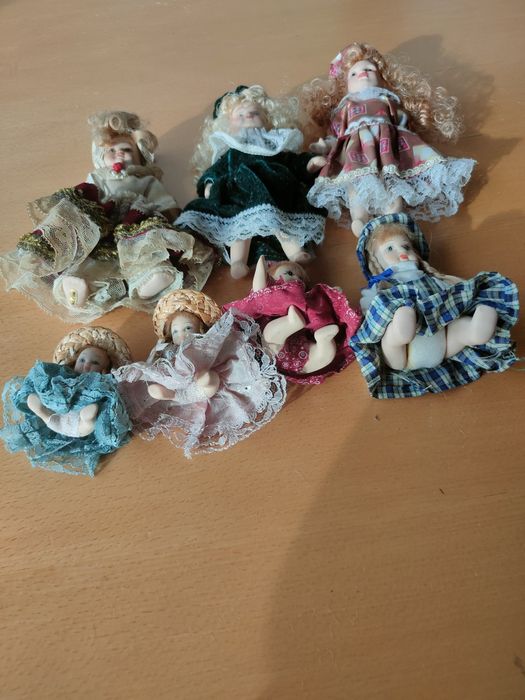 Bonecas de porcelana.