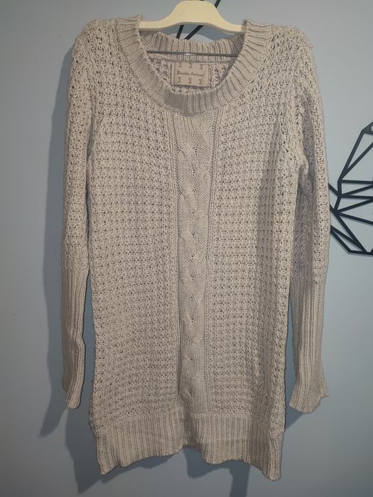 Długi sweter z ładnym splotem Bershka S