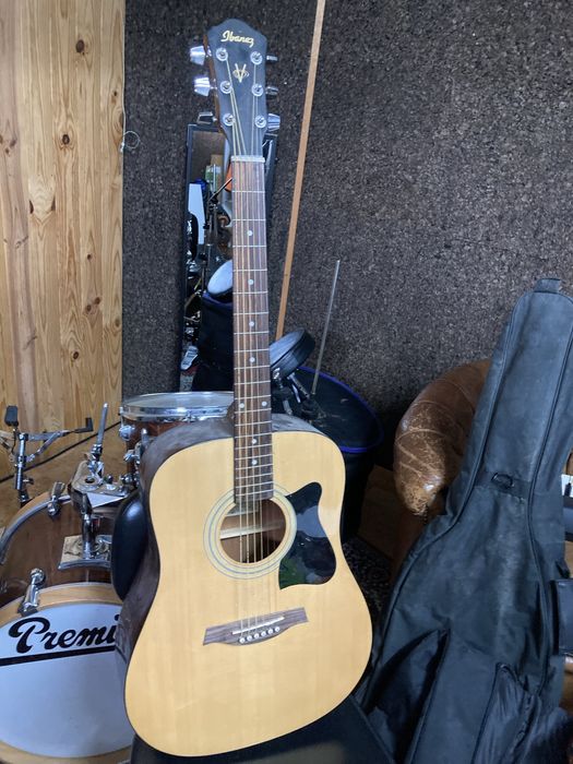 Guitarra ibanez acustica.
