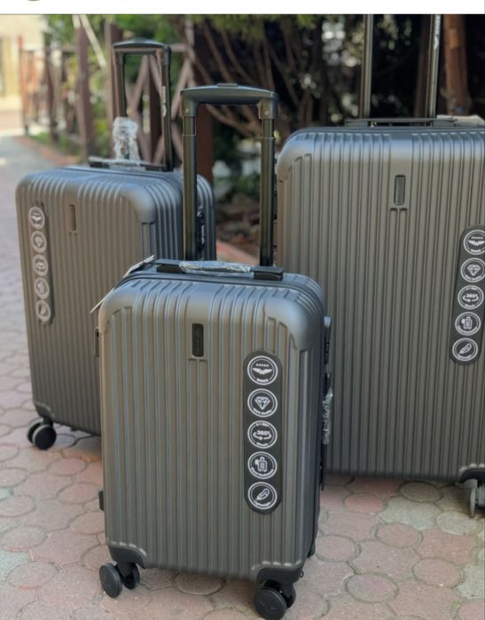 Чемодан вализа 4 колесны Цвета на выбор Валіза дорожная