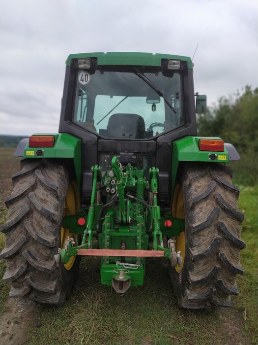 Трактор John Deere 6200