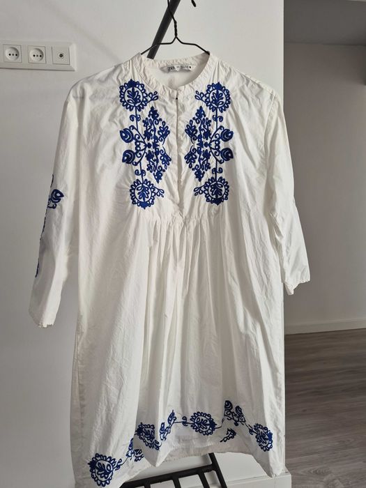 Продам плаття з вишивкою