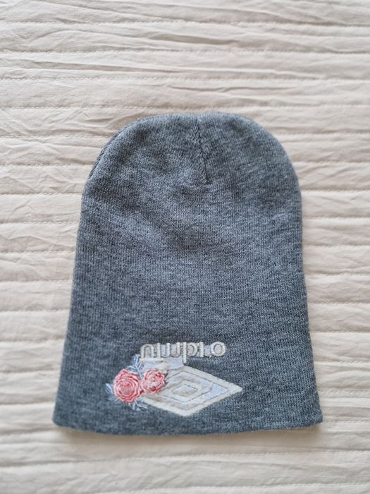 Szara czapka zimowa Umbro