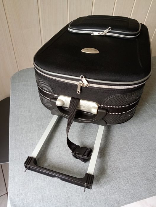 Markowa Walizka podróżna na kółkach Runt Hatti