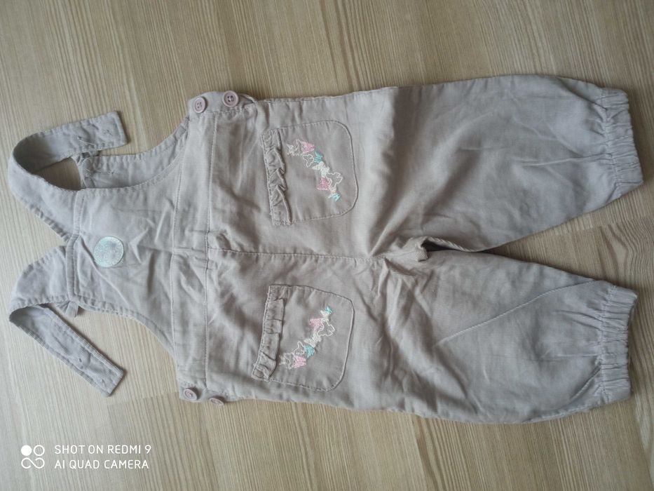 Spodnie ogrodniczki ze Smyka. Rozm. 74 cm.