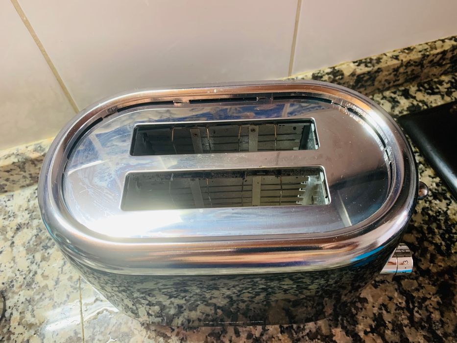 Vendo torradeira preta