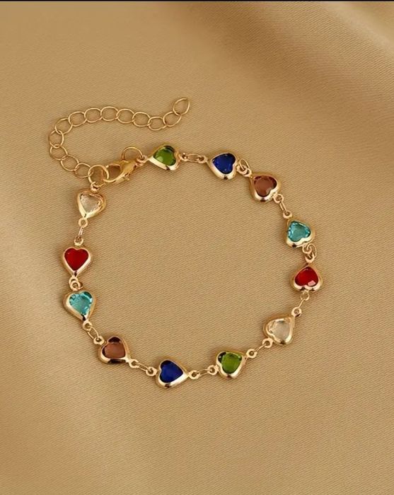 Bransoletka w kolorowe serduszka