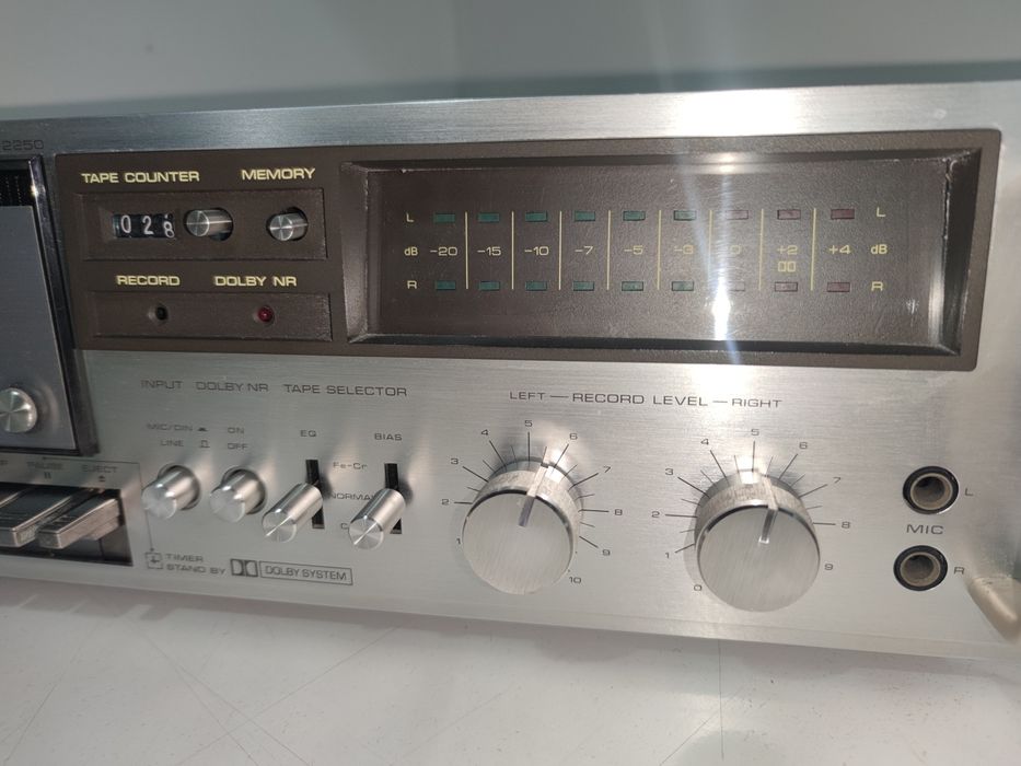 Leitor Gravador de Cassetes Crown CTD 2250