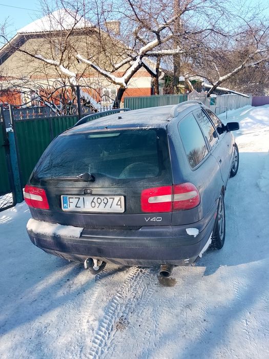 Продаж Вольво v40