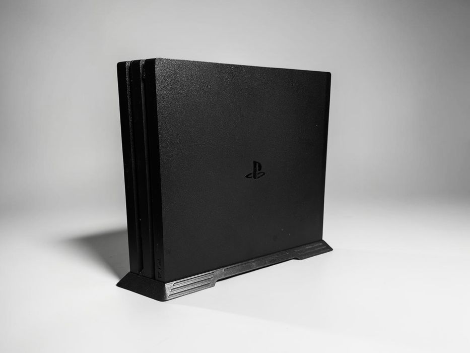 Sony PlayStation 4 PRO + 2 pady