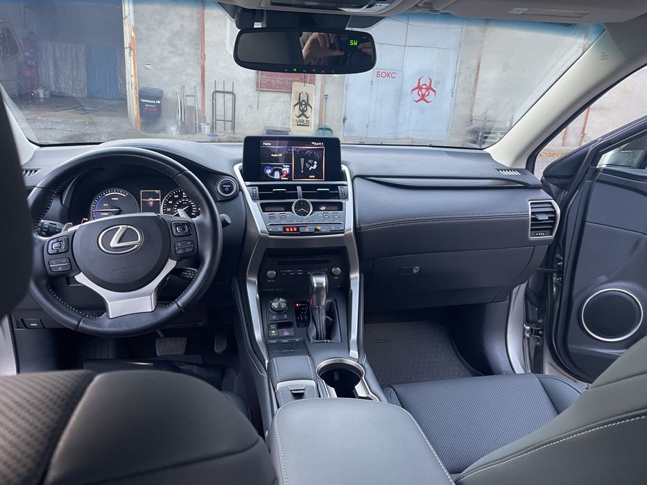 Продам Lexus NX300h