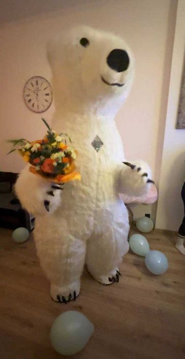 Biały dmuchany miś