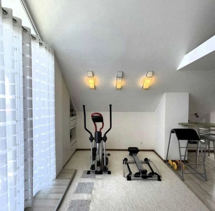 Продам 3-х поверховий  стильний будинок